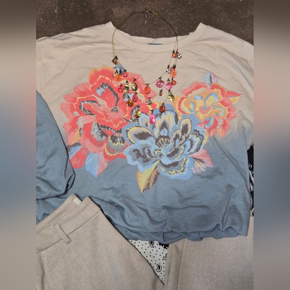 Floral Sweatshirt with Necklace